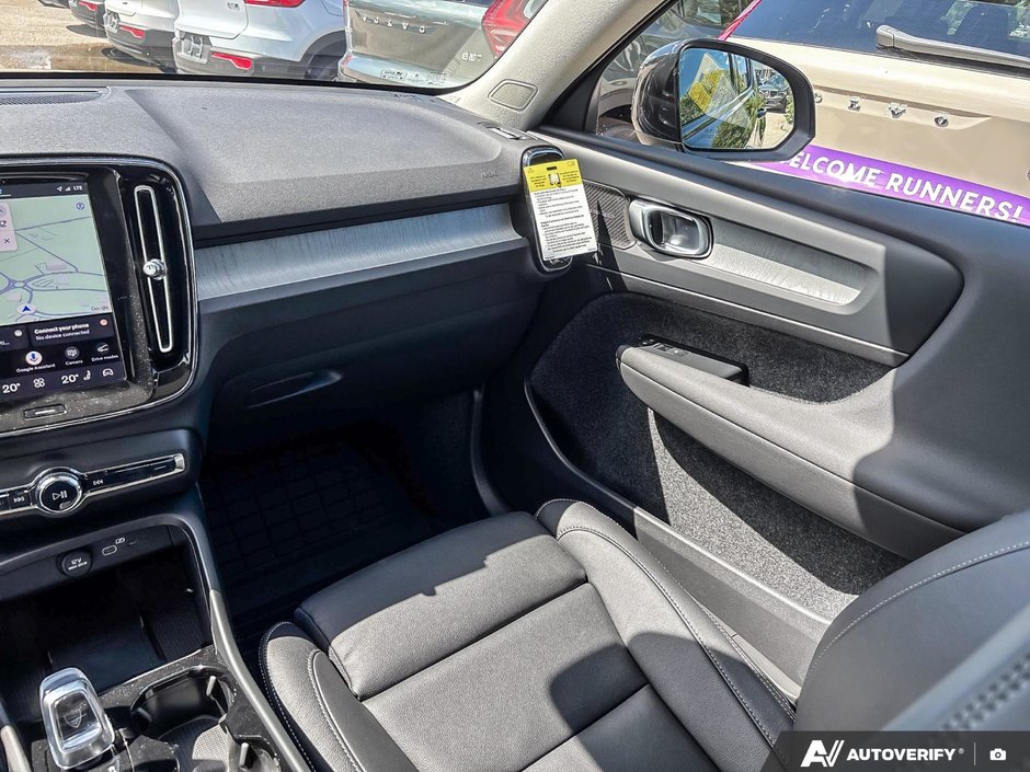 2026 Volvo XC40 Plus Dark Theme-25