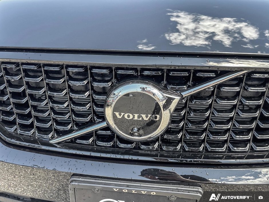 2026 Volvo XC40 Plus Dark Theme-6