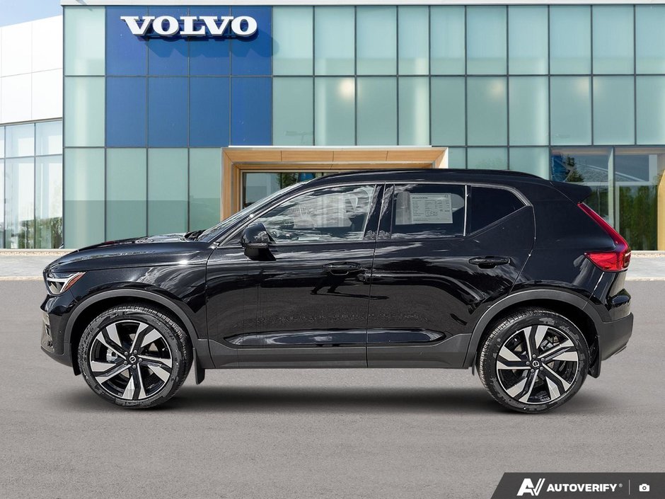 2026 Volvo XC40 Plus Dark Theme-2