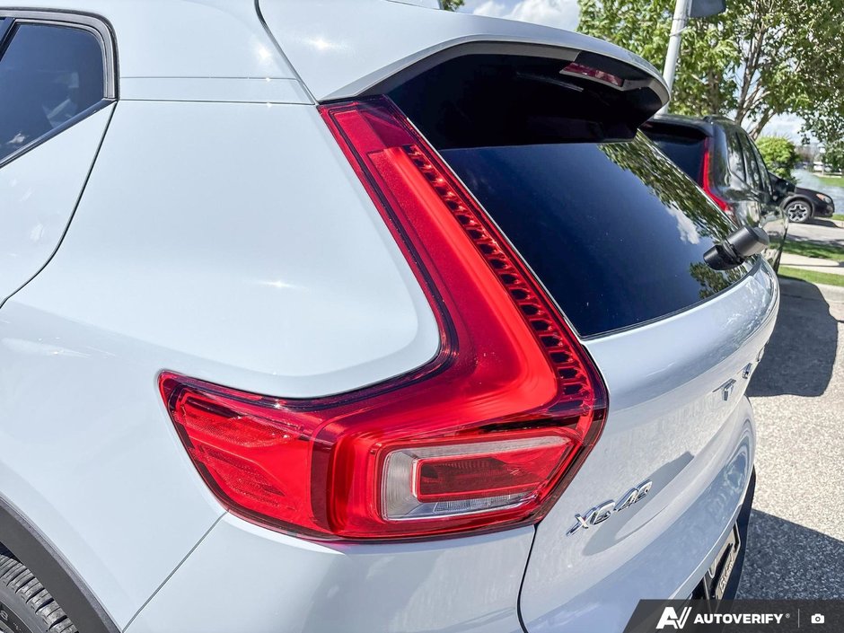 2026 Volvo XC40 Core Dark Theme-12