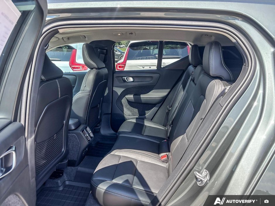 2026 Volvo XC40 Core Dark Theme-23