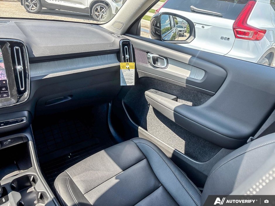 2026 Volvo XC40 Core Dark Theme-25