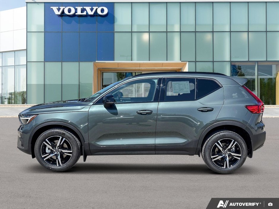 2026 Volvo XC40 Core Dark Theme-2