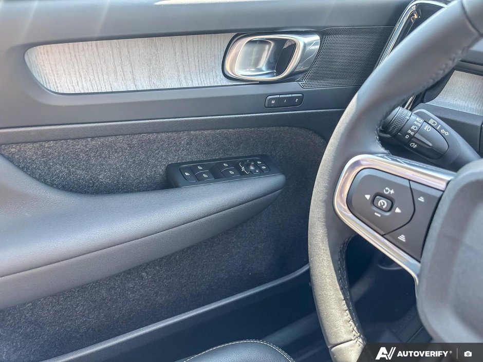 2026 Volvo XC40 Core Dark Theme-17