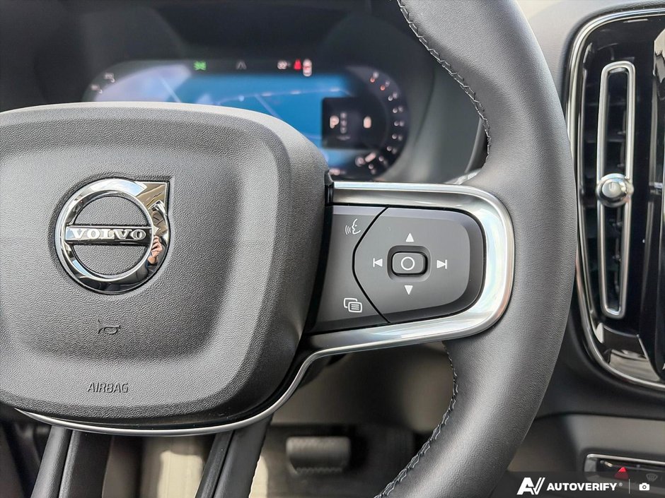 2026 Volvo XC40 Core Dark Theme-16