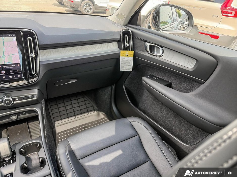 2026 Volvo XC40 Core Dark Theme-25
