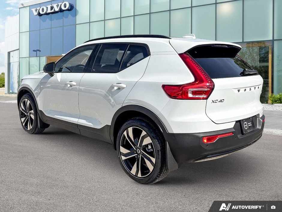 2026 Volvo XC40 Plus Dark Theme-2