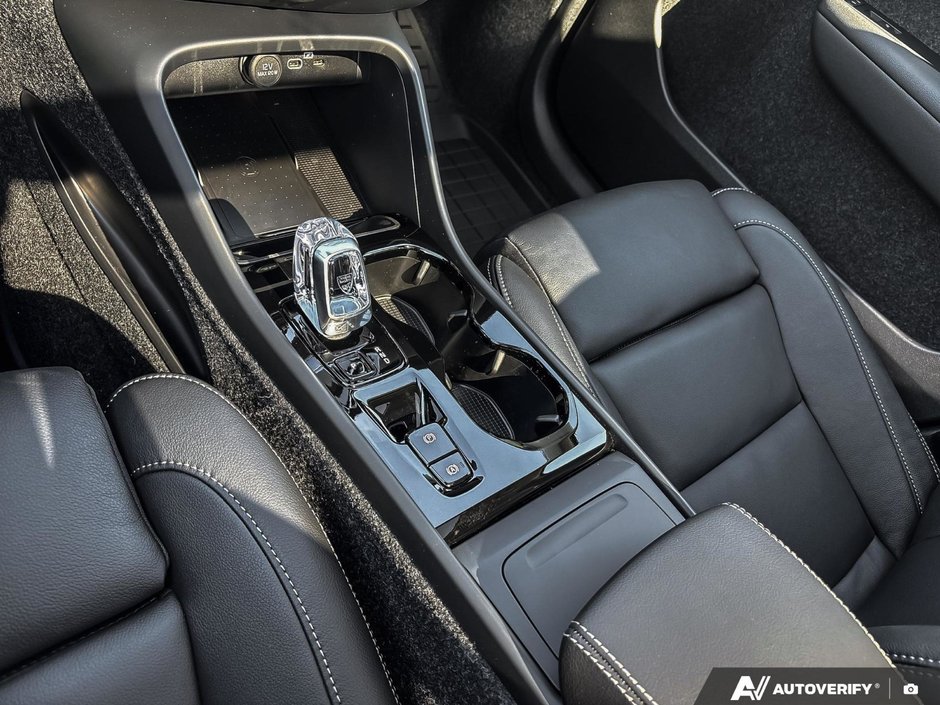 2026 Volvo XC40 Plus Dark Theme-17