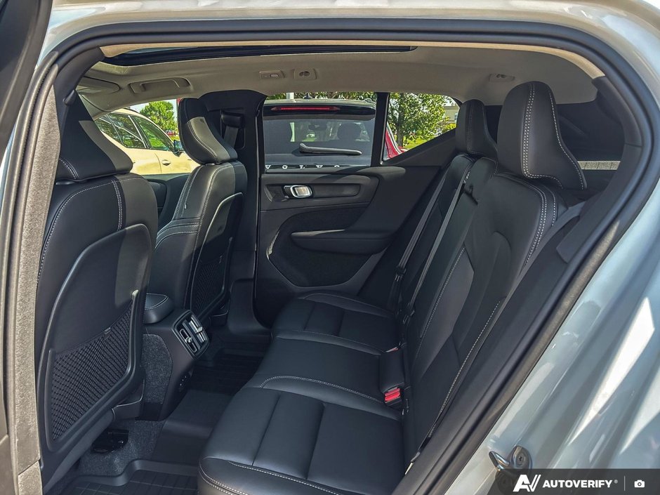 2026 Volvo XC40 Plus Dark Theme-22