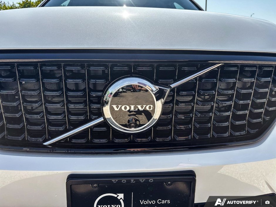 2026 Volvo XC40 Plus Dark Theme-5