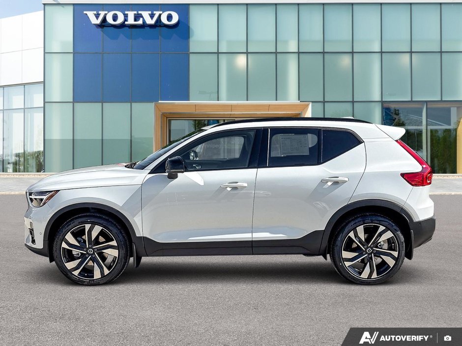 2026 Volvo XC40 Plus Dark Theme-1