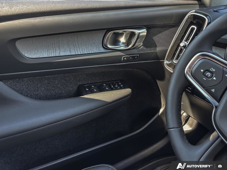 2026 Volvo XC40 Plus Dark Theme-16