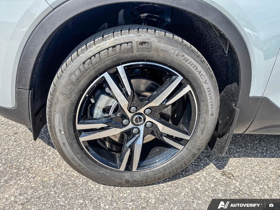 2026 Volvo XC40 Core Dark Theme-9