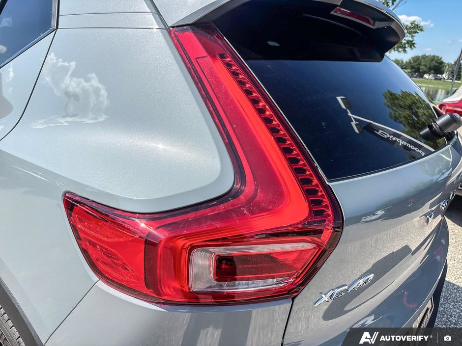 2026 Volvo XC40 Core Dark Theme-12