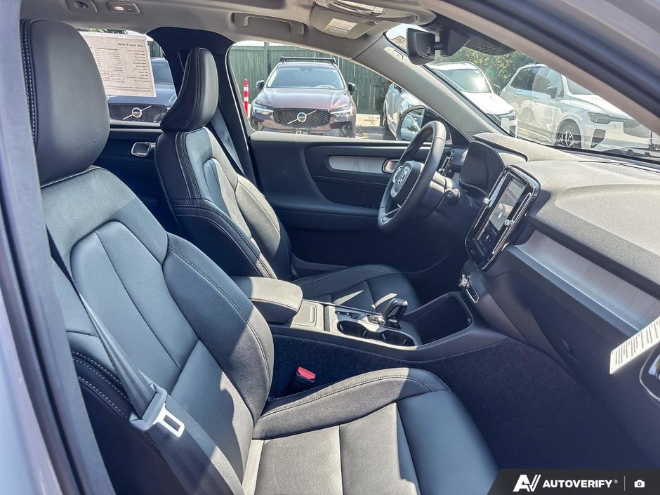 2026 Volvo XC40 Core Dark Theme-22