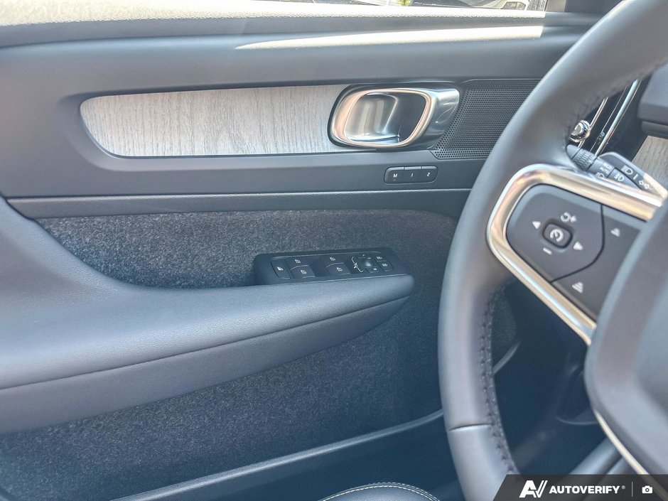 2026 Volvo XC40 Core Dark Theme-17