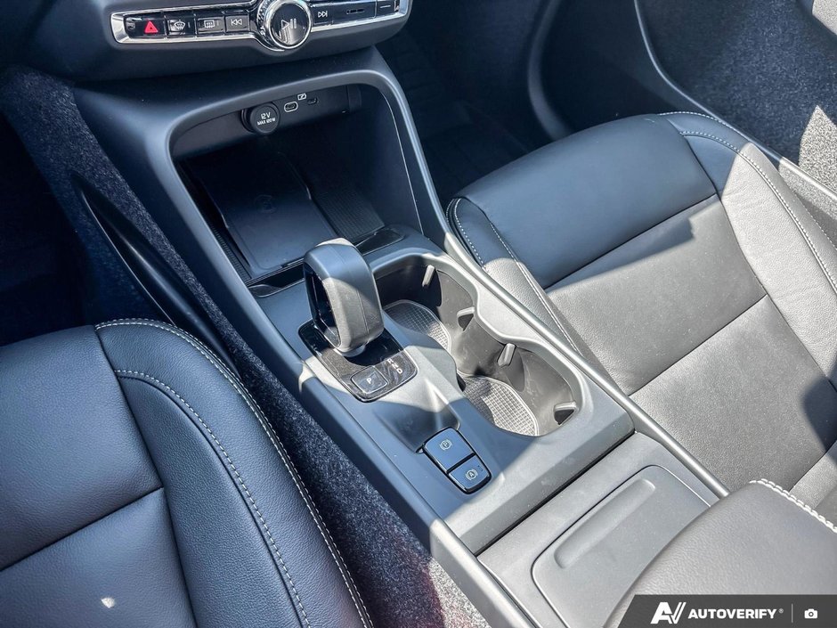 2026 Volvo XC40 Core Dark Theme-18