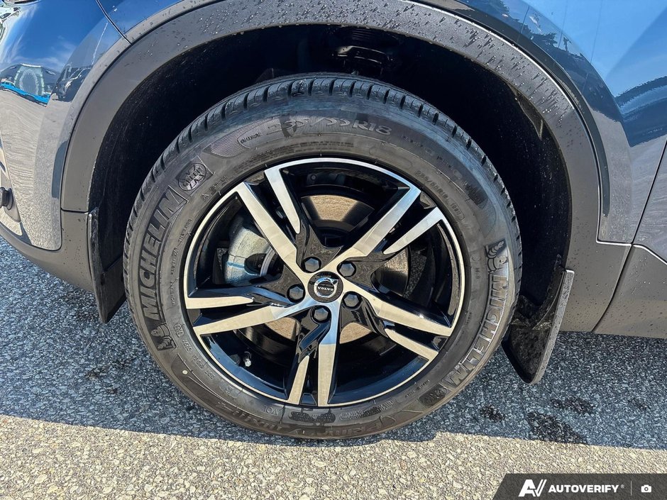 2026 Volvo XC40 Core Dark Theme-9