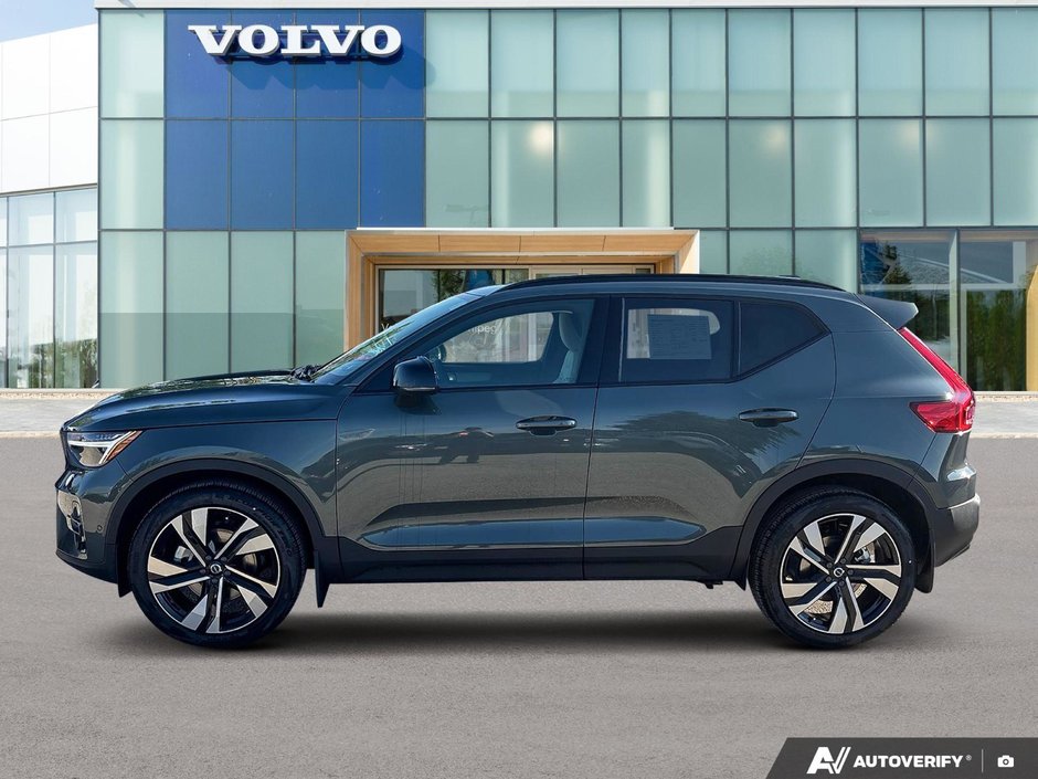 2026 Volvo XC40 Plus Dark Theme-2