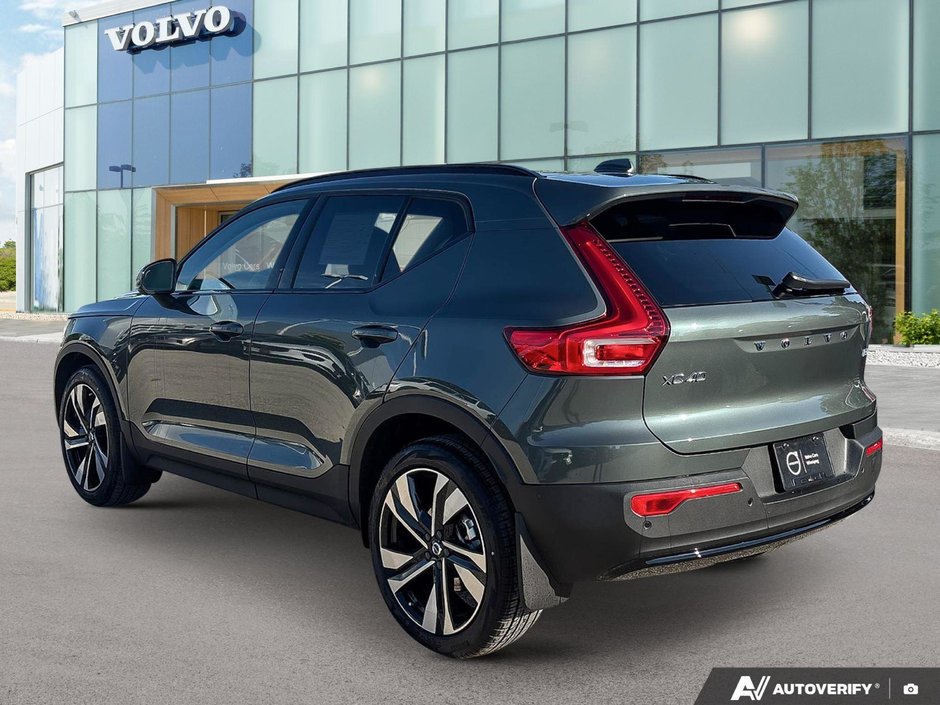2026 Volvo XC40 Plus Dark Theme-3