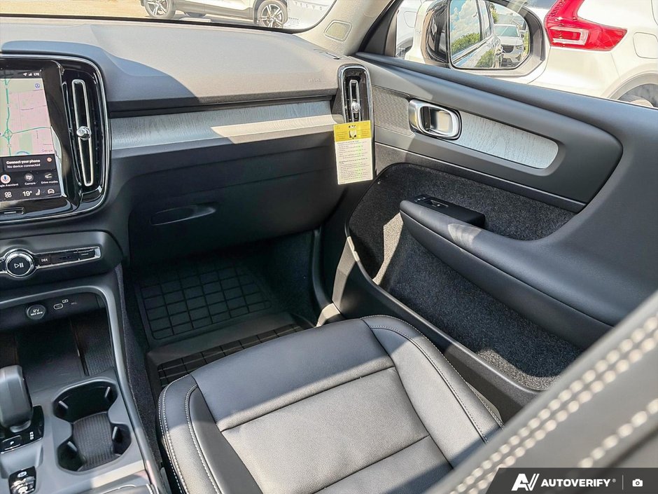 2026 Volvo XC40 Core Dark Theme-25
