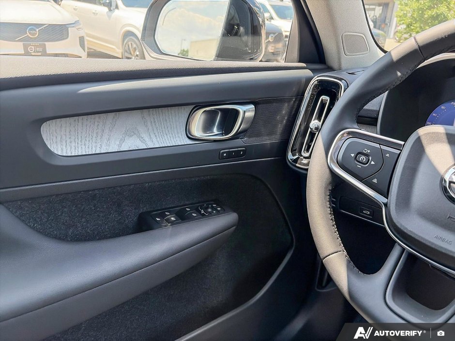 2026 Volvo XC40 Core Dark Theme-17