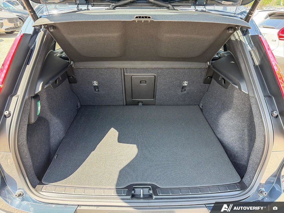 2026 Volvo XC40 Core Dark Theme-8
