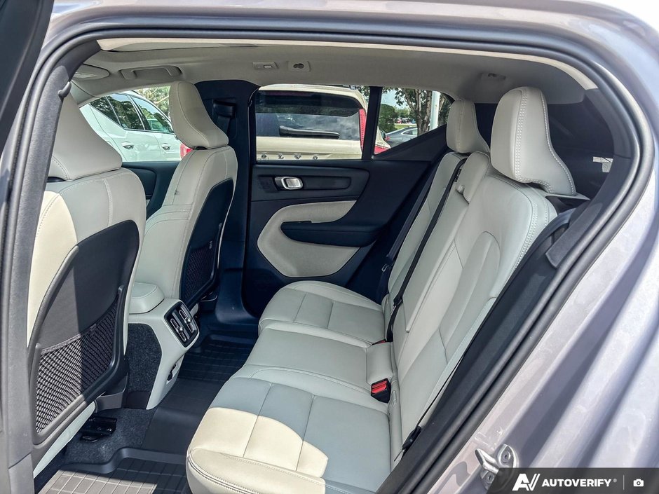 2026 Volvo XC40 Core Dark Theme-23