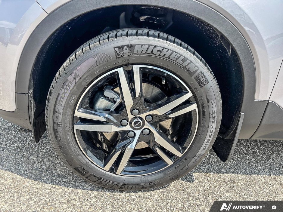 2026 Volvo XC40 Core Dark Theme-9
