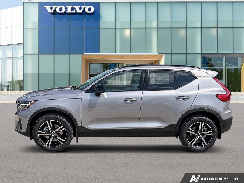 2026 Volvo XC40 Core Dark Theme-2