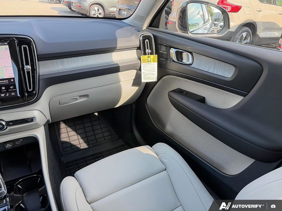 2026 Volvo XC40 Ultra Dark Theme-24