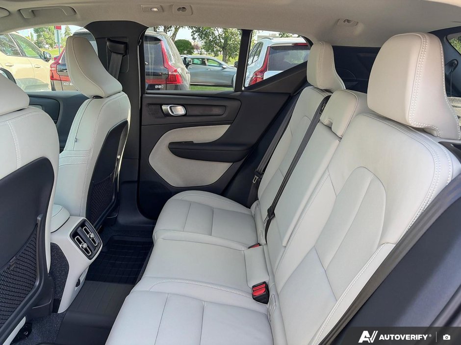 2026 Volvo XC40 Ultra Dark Theme-22