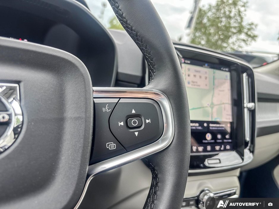 2026 Volvo XC40 Plus Dark Theme-15