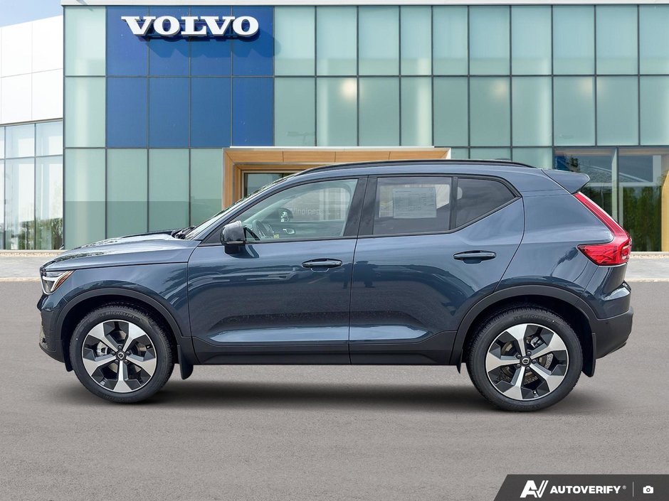 2026 Volvo XC40 Plus Dark Theme-1