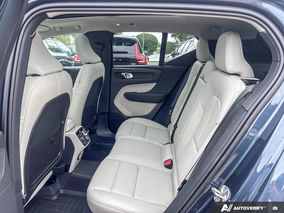 2026 Volvo XC40 Plus Dark Theme-22