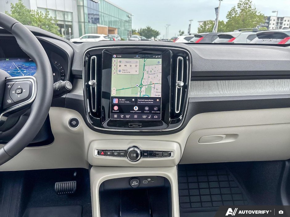 2026 Volvo XC40 Plus Dark Theme-18