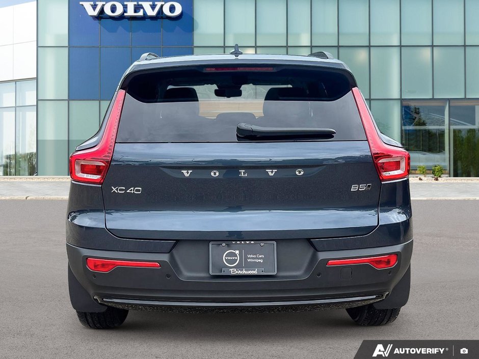 2026 Volvo XC40 Plus Dark Theme-3