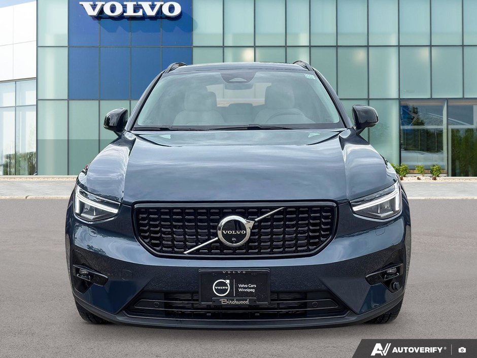 2026 Volvo XC40 Plus Dark Theme-4