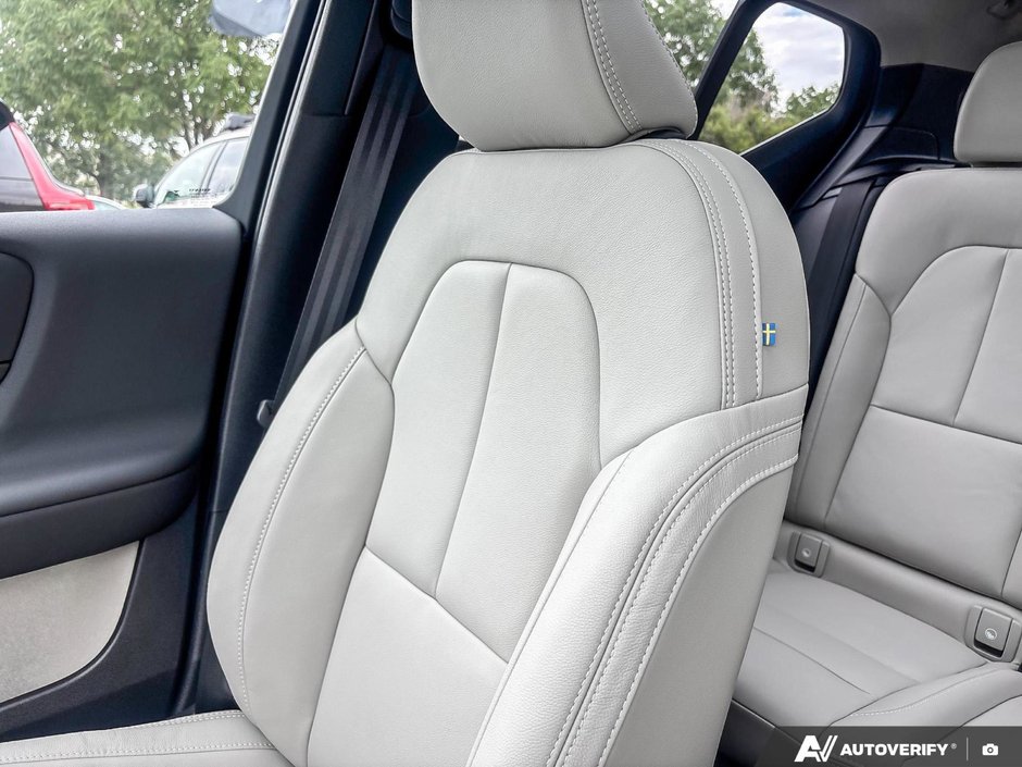 2026 Volvo XC40 Plus Dark Theme-19
