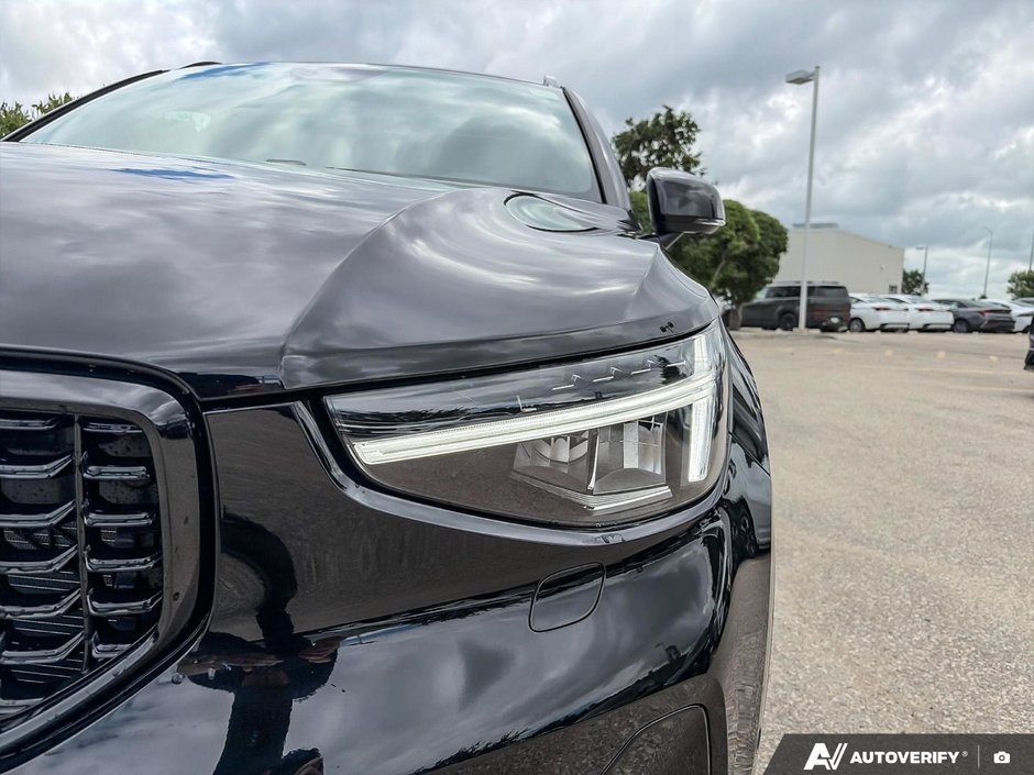 2026 Volvo XC40 Plus Dark Theme-10