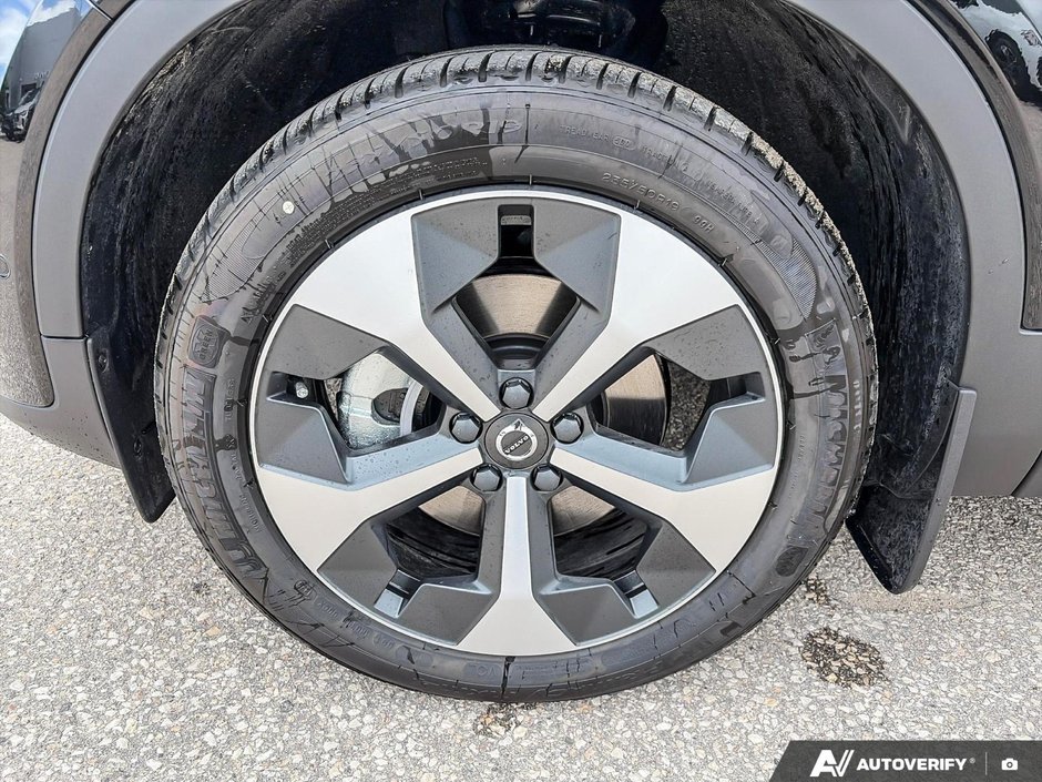 2026 Volvo XC40 Plus Dark Theme-8