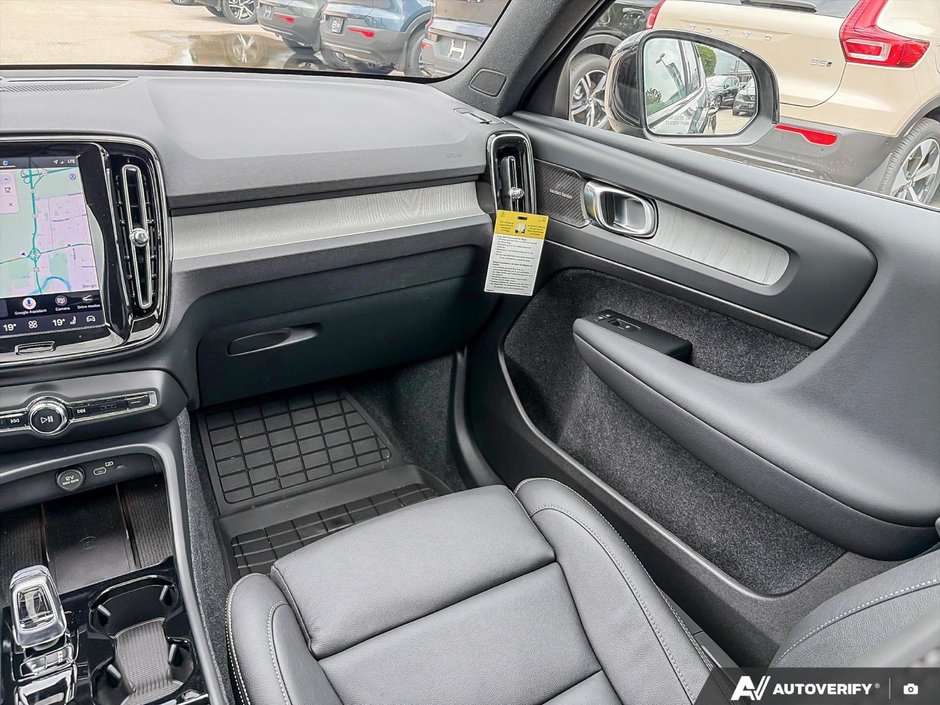 2026 Volvo XC40 Plus Dark Theme-24