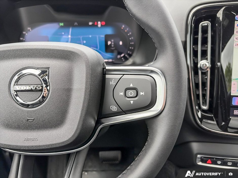 2026 Volvo XC40 Plus Dark Theme-15