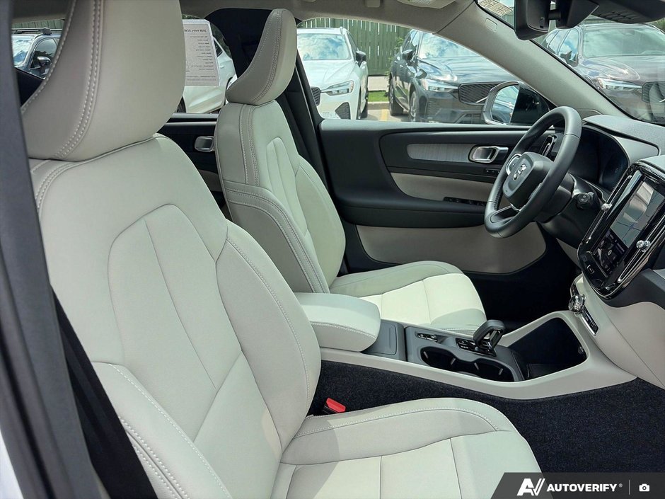 2026 Volvo XC40 Core Dark Theme-21