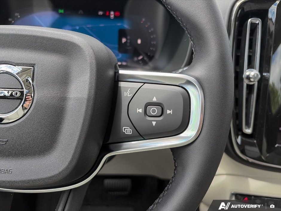 2026 Volvo XC40 Core Dark Theme-15