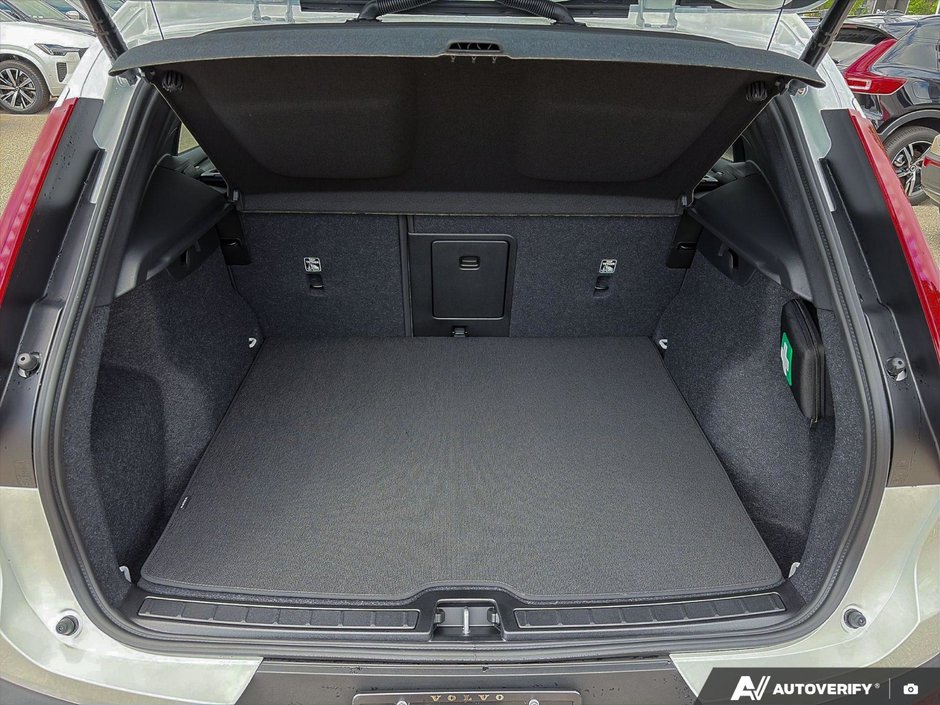 2026 Volvo XC40 Core Dark Theme-7