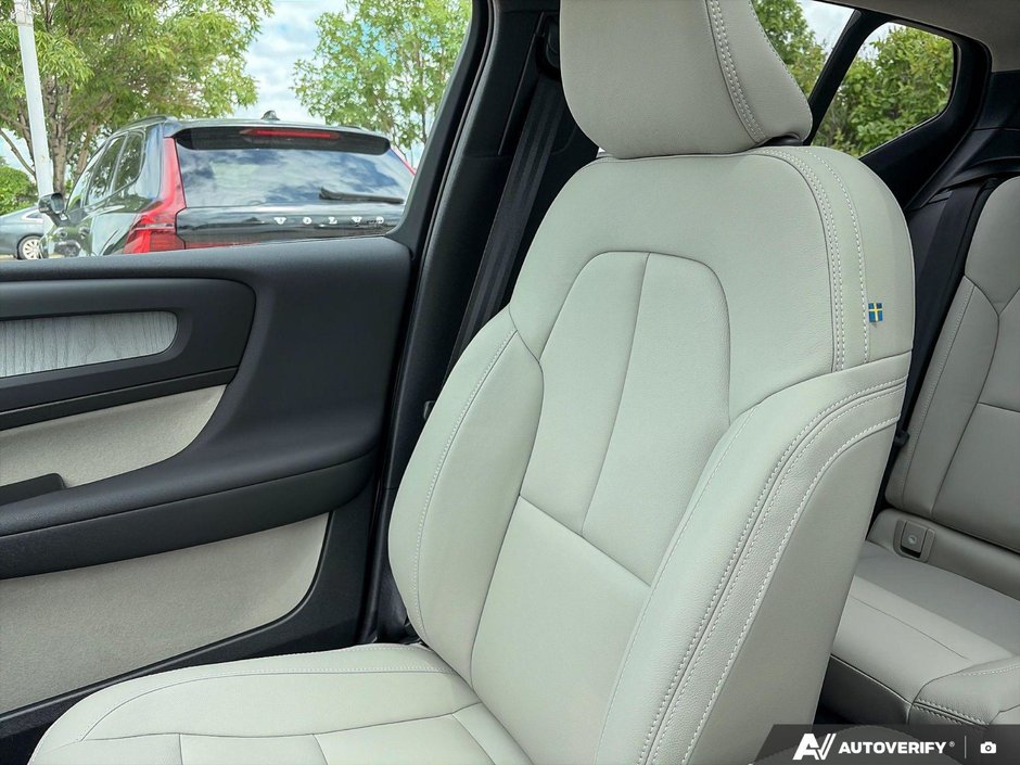 2026 Volvo XC40 Core Dark Theme-19