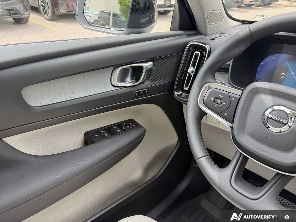 2026 Volvo XC40 Core Dark Theme-16