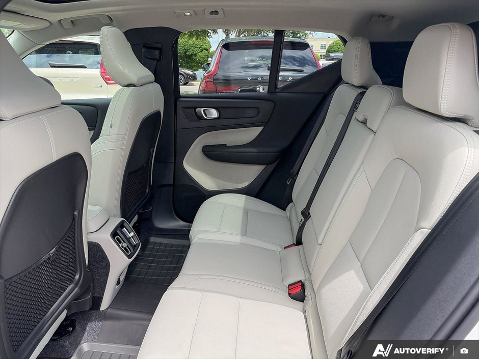 2026 Volvo XC40 Core Dark Theme-22