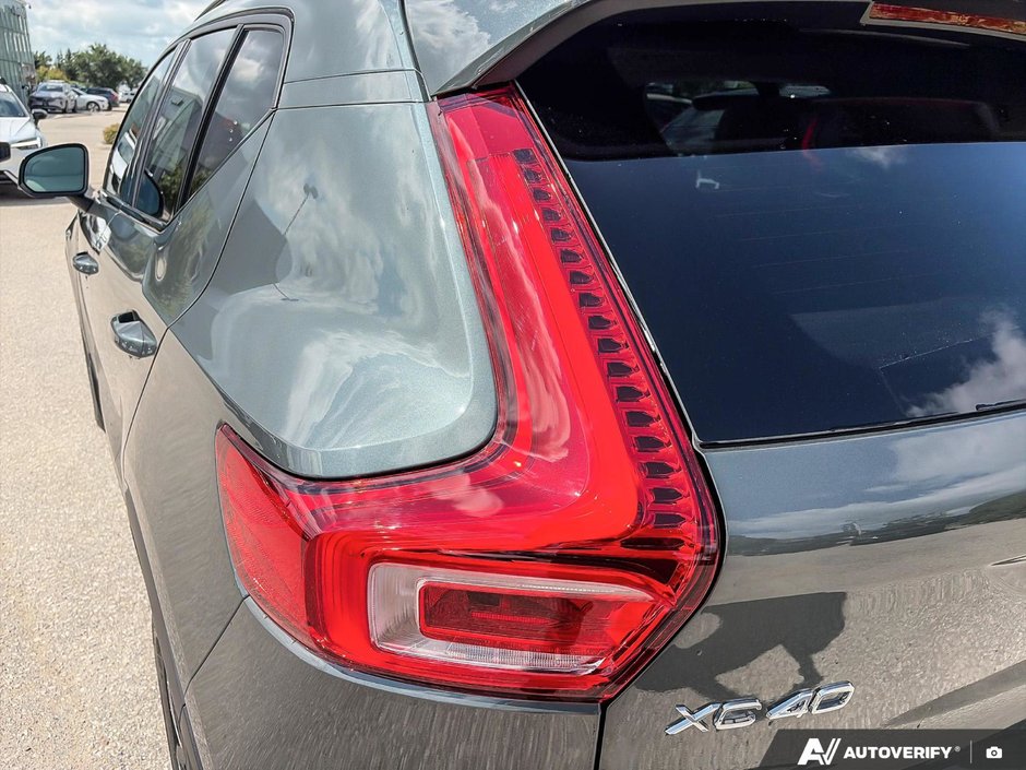 2026 Volvo XC40 Core Dark Theme-19